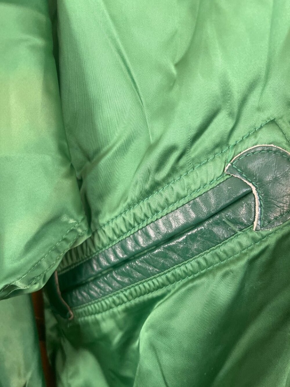 Vintage 1968 Oakland Athletics  Satin Wilson Warmup Jacket 42 Leather Pockets - Picture 5 of 16